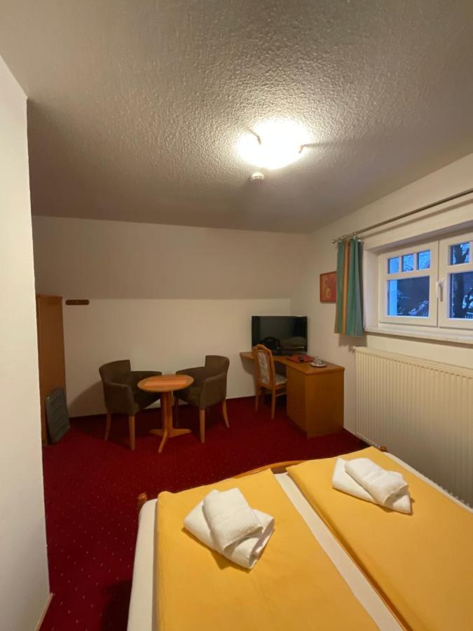 Gaststaette & Pension Waldschloesschen Oberhof  Exterior foto
