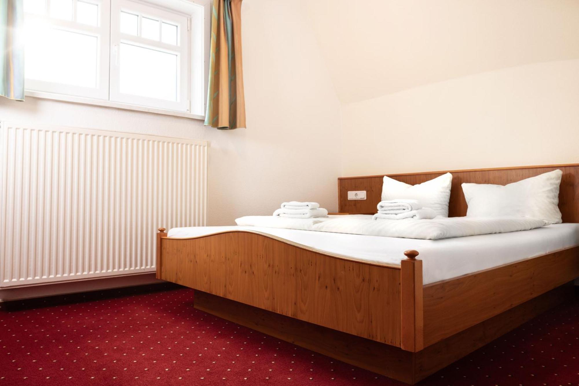 Gaststaette & Pension Waldschloesschen Oberhof  Exterior foto